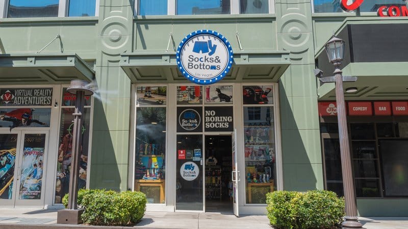 Flyleaf Books and Bottoms storefront.